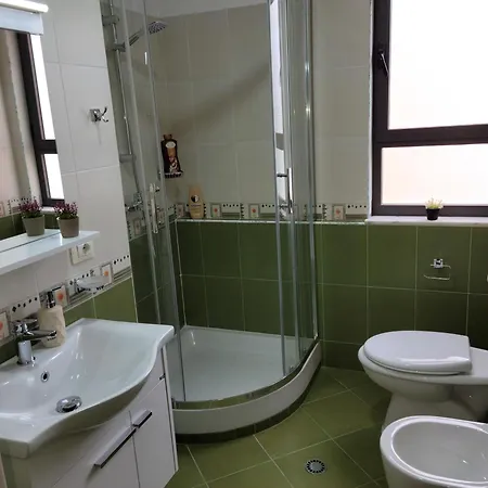 Gledis - Panoramic Terrace * تيرانا