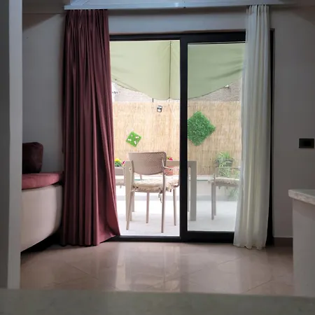 Gledis - Panoramic Terrace Apartman *